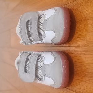 GRAY/WHITE/PINK NIKE MILE TONES in size C6